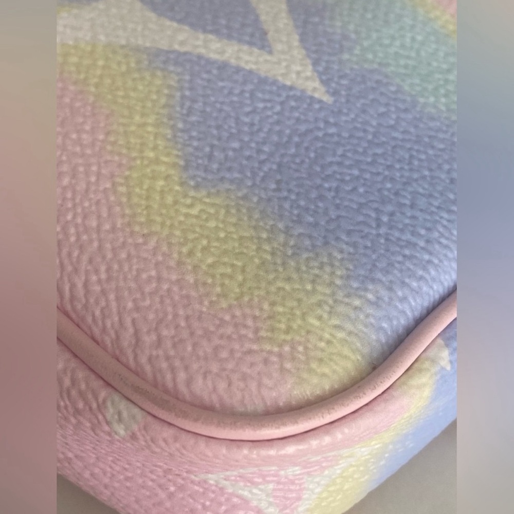 ❤️❤️SOLD❤️❤️Louis Vuitton Monogram Escale Mini Pochette - Picture 8 of 10